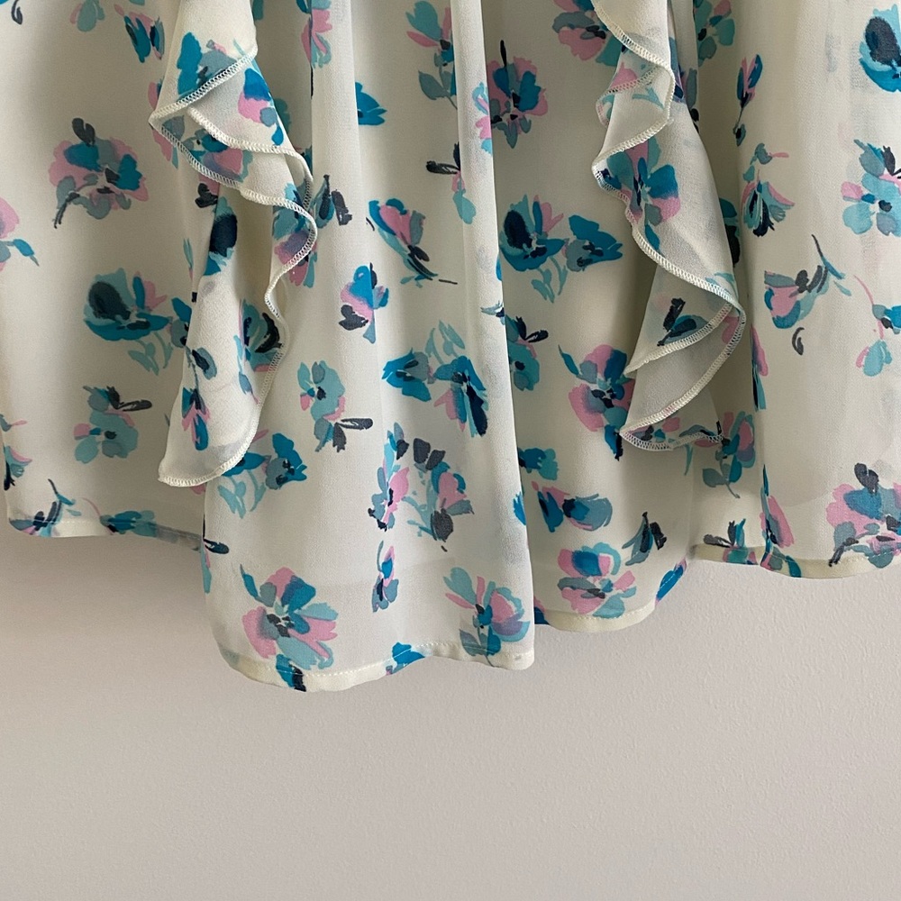 LC Lauren Conrad Flutter Sleeve Floral Top - Picture 7 of 10